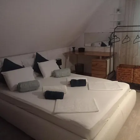 Shining Lägenhet Felsőörs