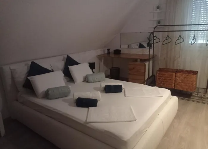 Shining Lägenhet Felsőörs